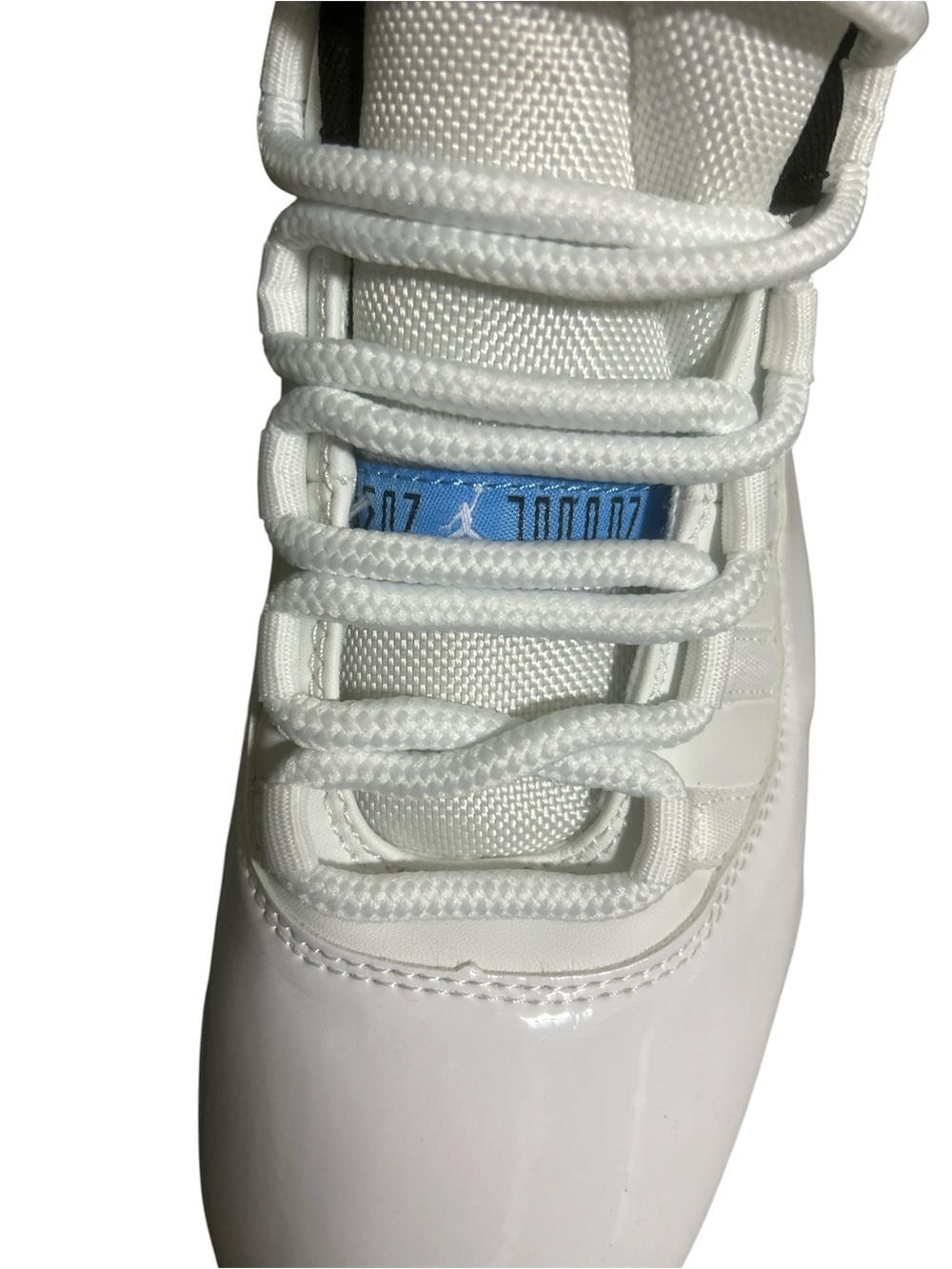 Authentic Air Jordan Retro 11 “Legend Blue/Columbia” Size 8.5 CT8012-104 - Picture 5 of 7